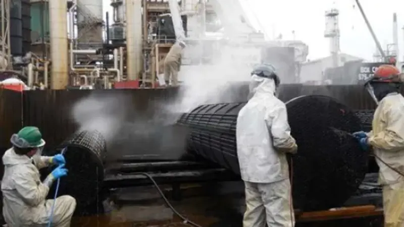 Industrial pipeline cleaning